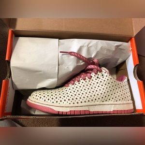 Women’s Nike Dunk Low Supreme